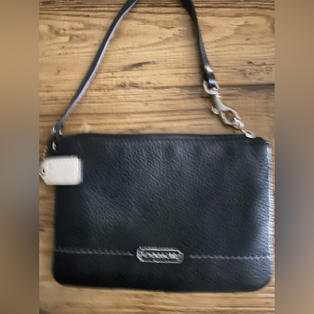 COACH BLACK LEATHER WRISTLET CORNER ZIP NWOT NEVER BEEN USED !